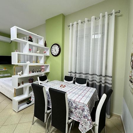 Solei Apartments Sarande Bagian luar foto