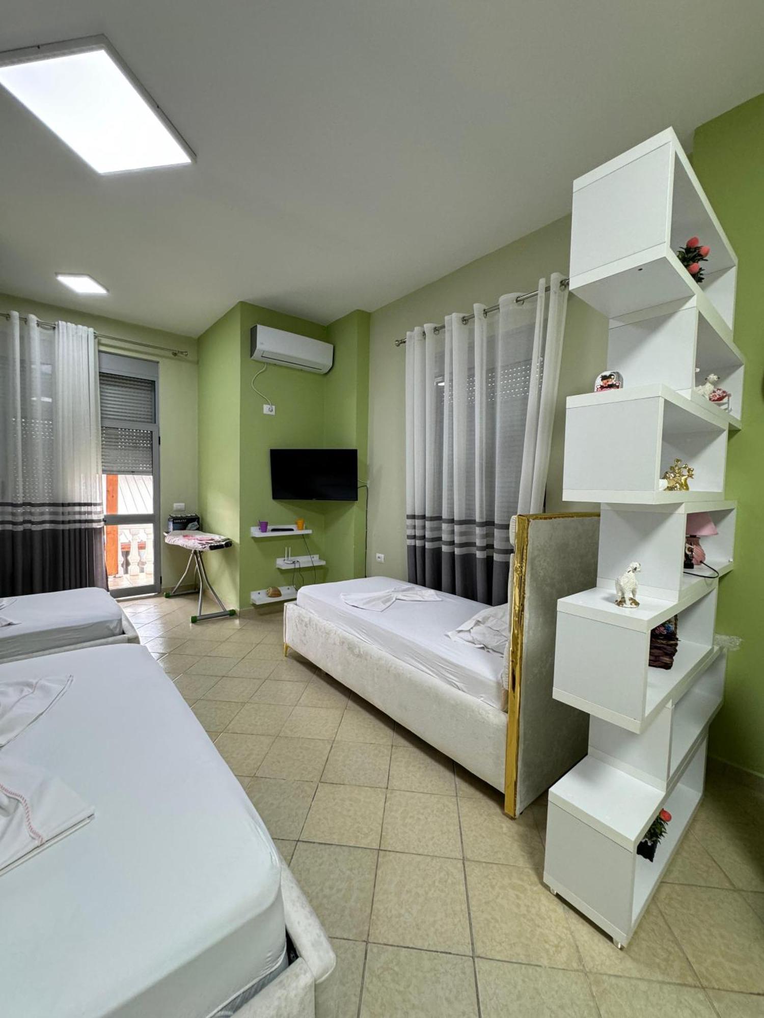 Solei Apartments Sarande Bagian luar foto